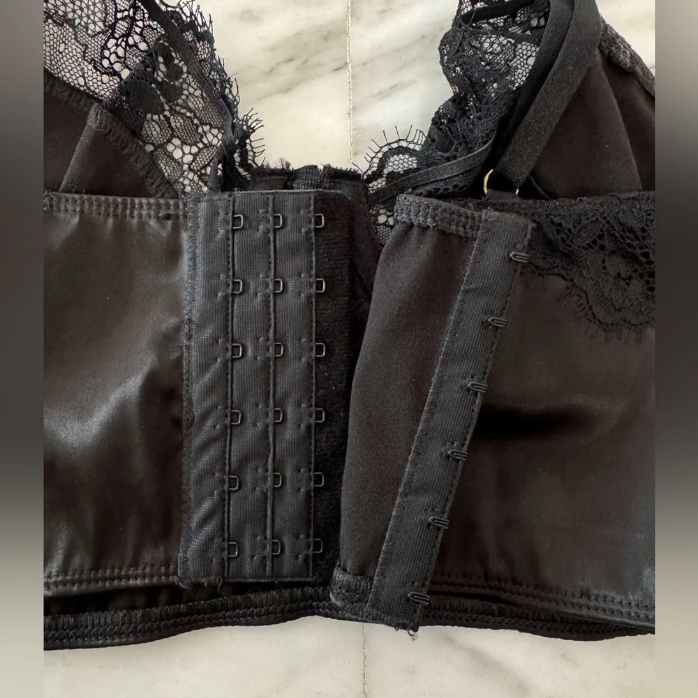 Fashion Nova Intimate‎ Setting Cropped Top in Black